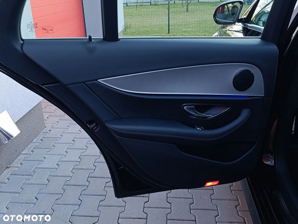 Mercedes-Benz Klasa E 200 9G-TRONIC AMG Line - 27