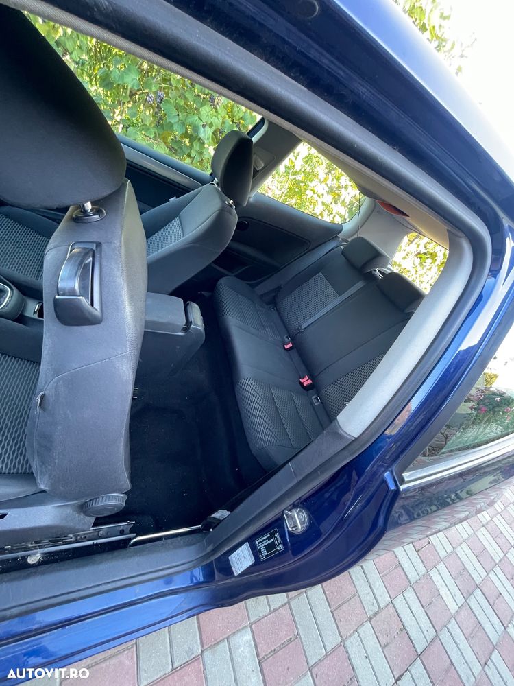 Volkswagen Golf 1.6 TDI DPF Trendline - 8