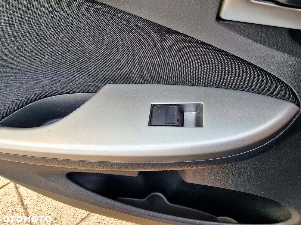 Toyota Corolla - 12