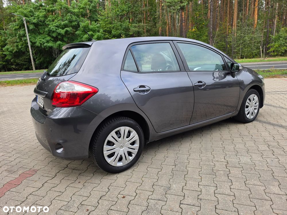 Toyota Auris - 16