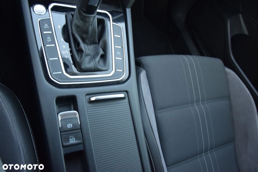 Volkswagen Passat Alltrack 2.0 TDI SCR DSG 4Motion - 23