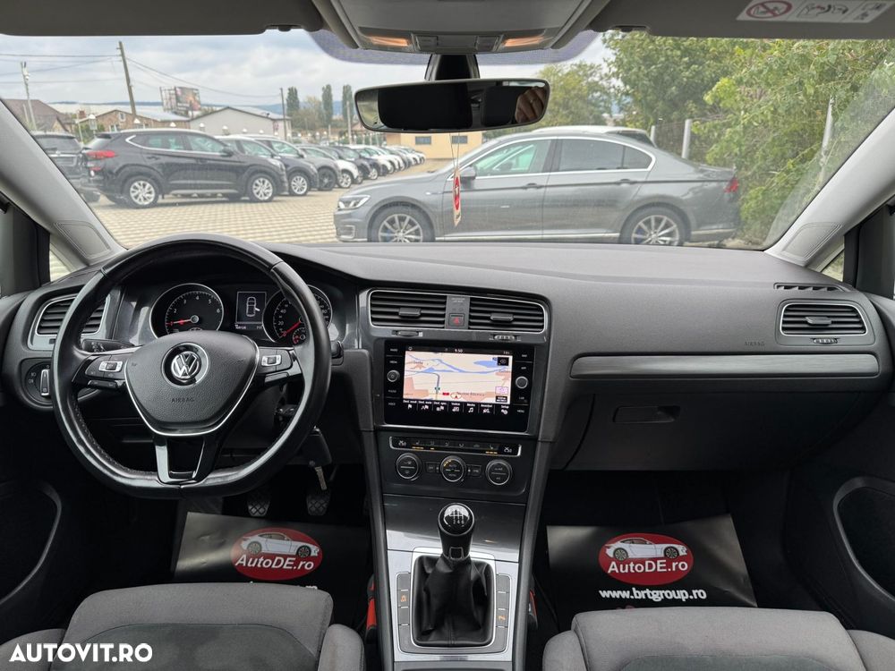 Volkswagen Golf - 8