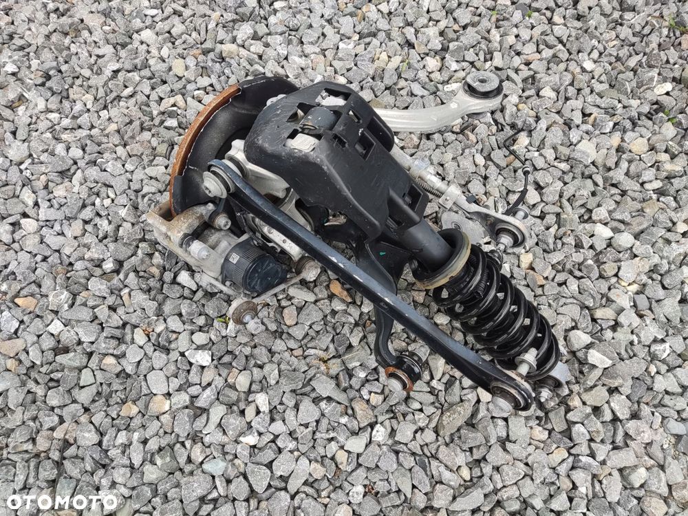 piasta prawa prawy tył tylna wahacz wahacze amortyzator peugeot 3008 ii 20- - 7