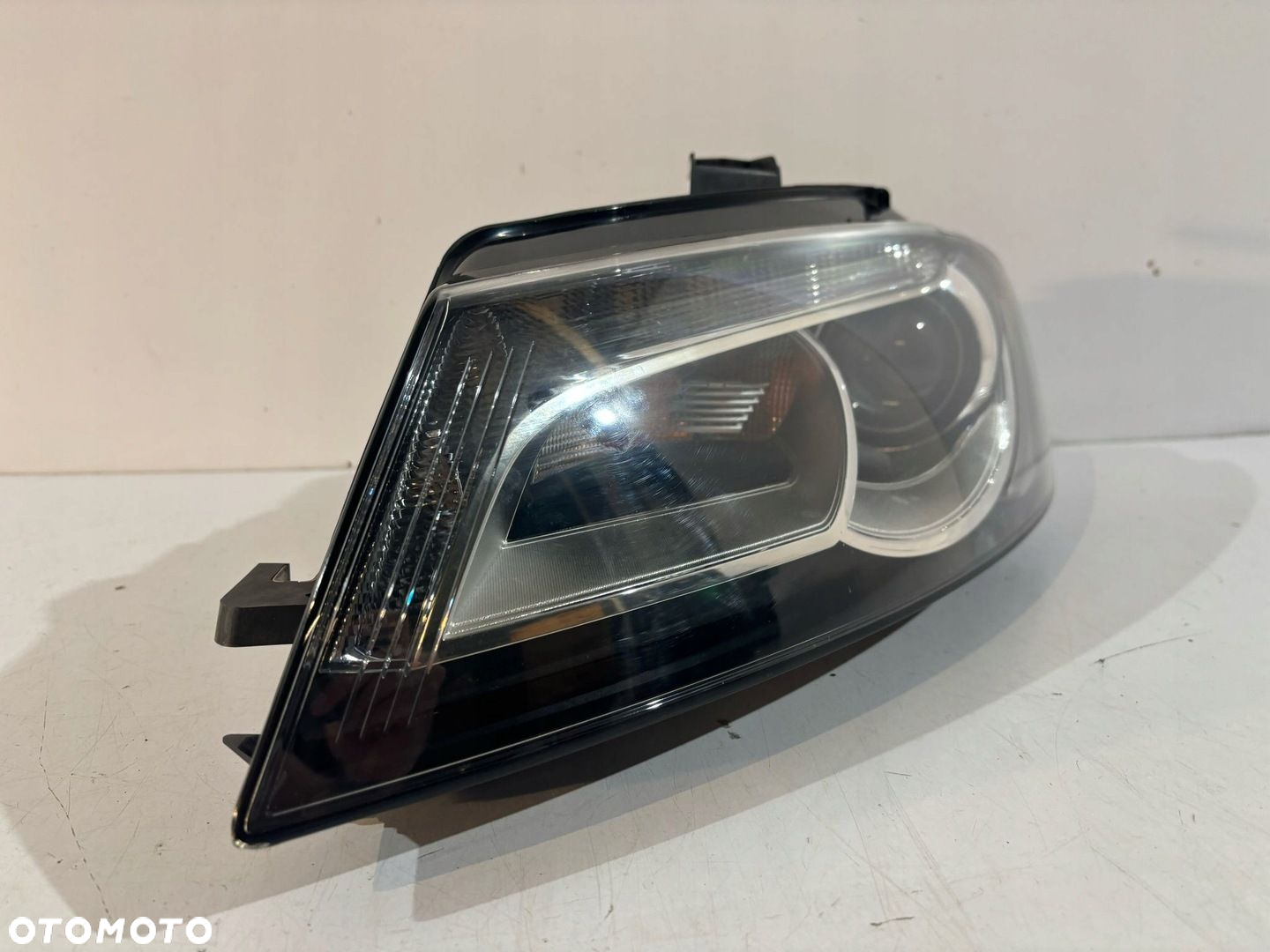 AUDI A3 8P Lift Lampa Bi-Xenon UK Lewa - 17670 - 2