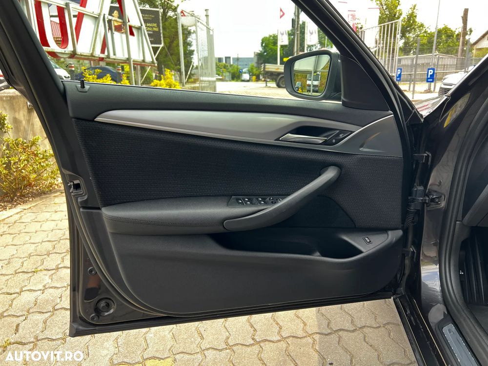 BMW Seria 5 520d AT - 33