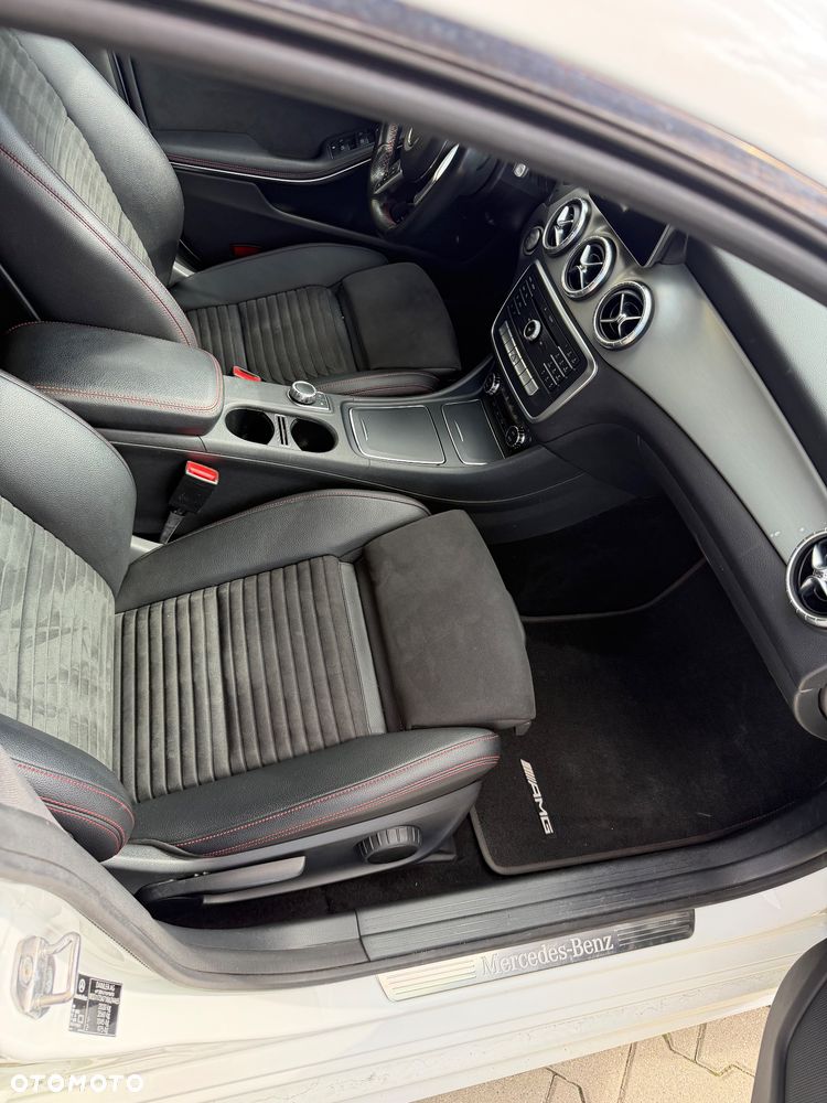 Mercedes-Benz CLA 220 4-Matic - 6