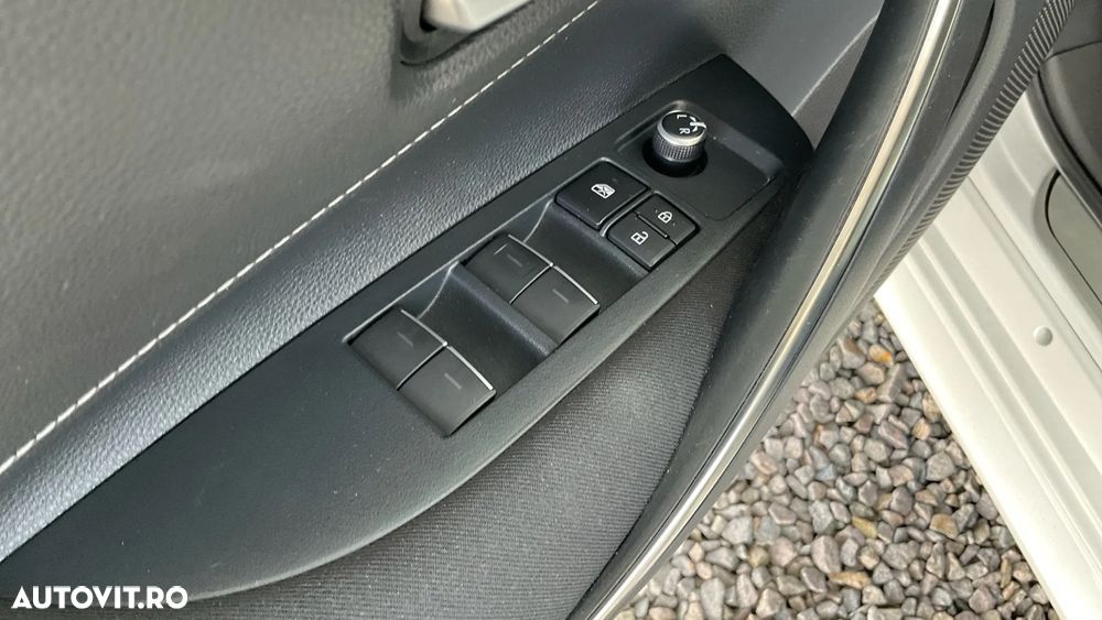 Toyota Corolla 1.8 HSD TS Dynamic - 26