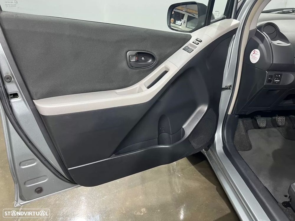 Toyota Yaris 1.0 VVT-i AC - 12