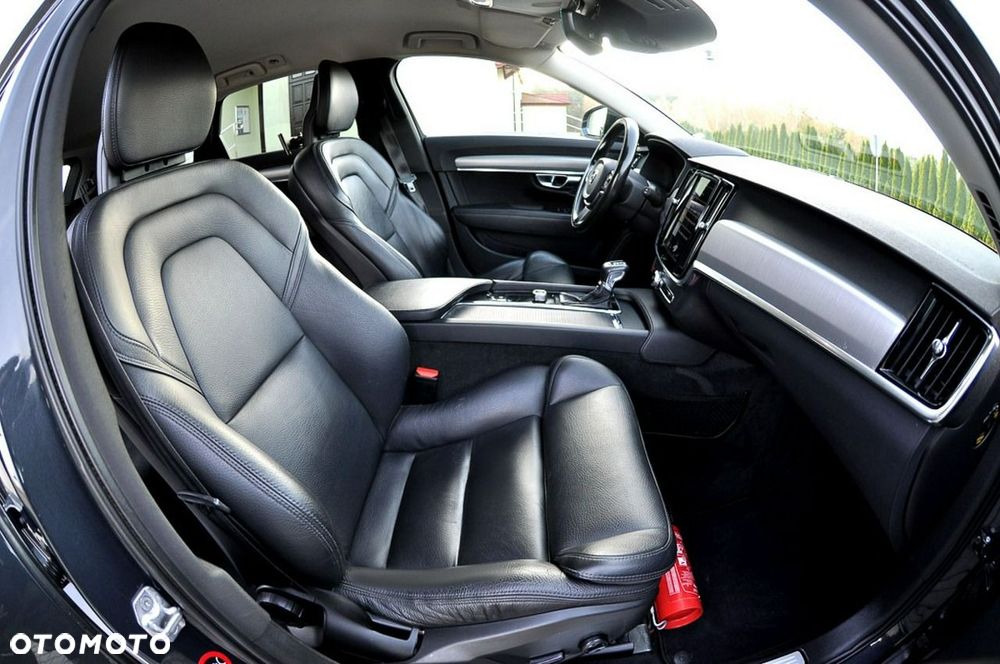 Volvo V90 D3 Momentum Pro - 31