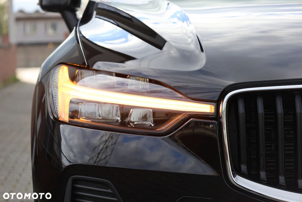 Volvo XC 60 B4 D AWD Geartronic Momentum Pro - 21