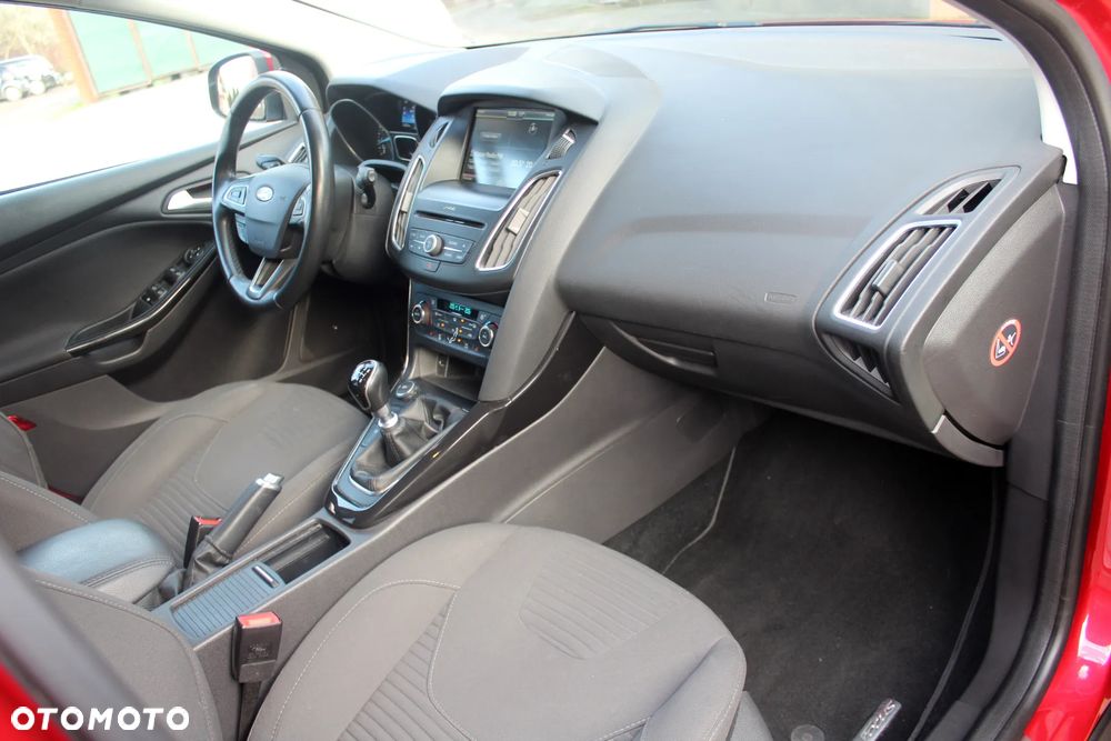 Ford Focus 1.0 EcoBoost Titanium - 5