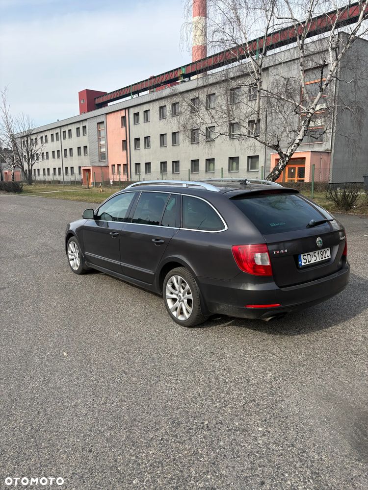 Skoda Superb 2.0 TDI 4x4 Elegance - 4