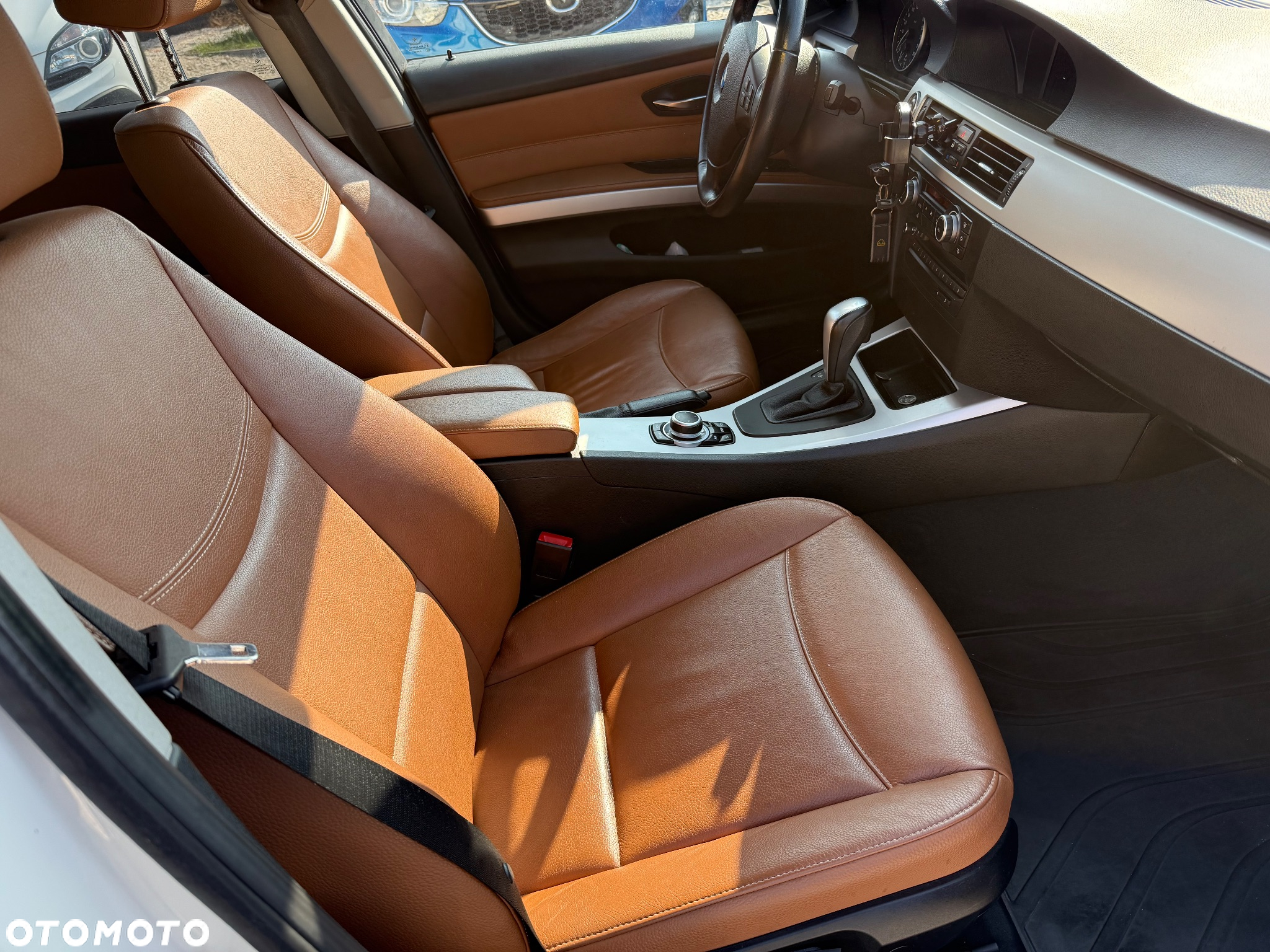 BMW Seria 3 318d DPF Touring Edition Exclusive - 11