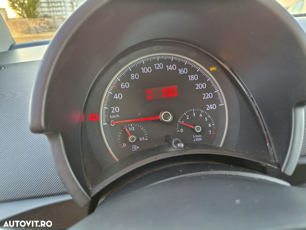 Volkswagen New Beetle 1.6 - 8