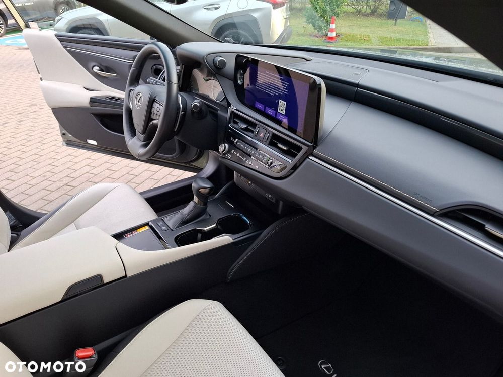 Lexus ES 300h Business Edition - 14