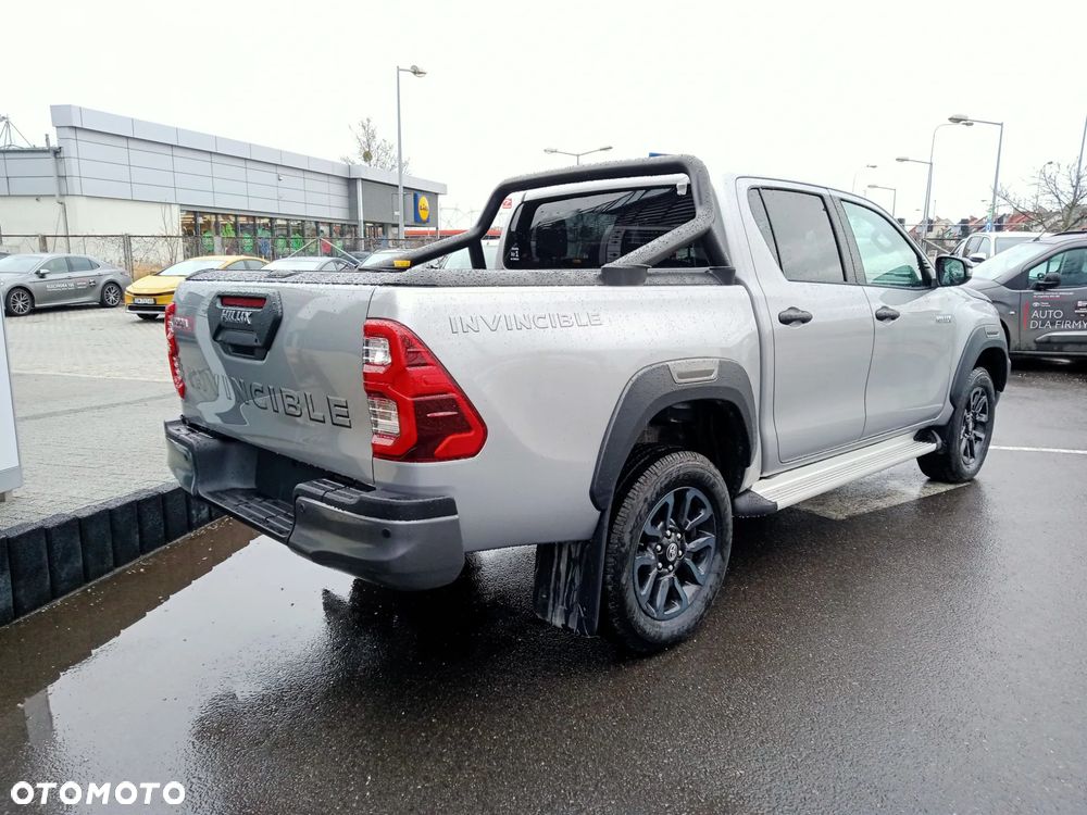 Toyota Hilux 2.8 D-4D Double Cab Invincible 4x4 - 5