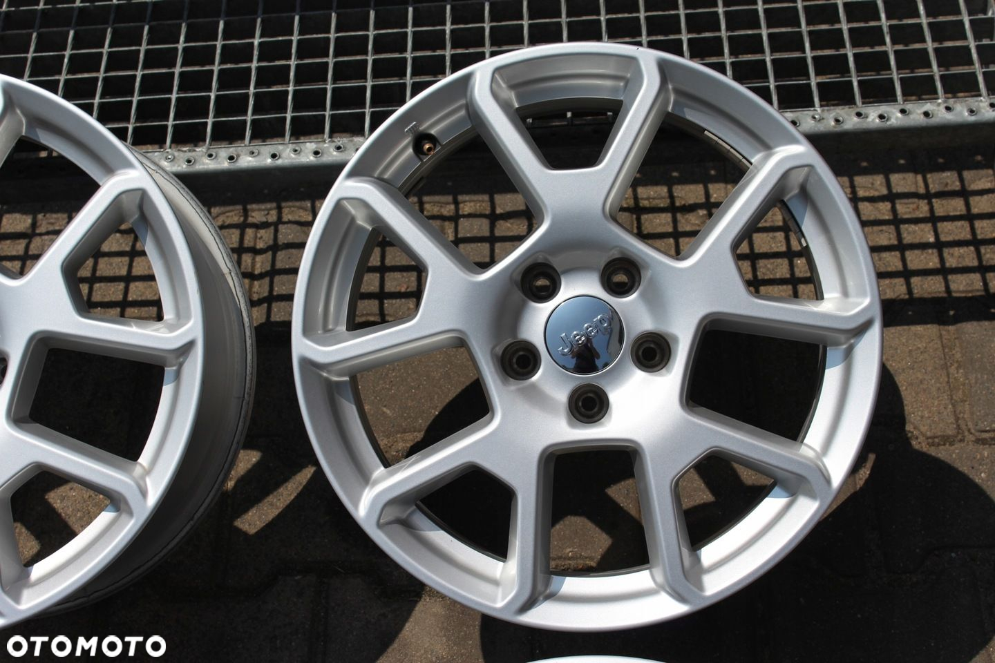 JEEP COMPASS RENEGADE 17cali 5x110 ET40 7J TPMS - 4