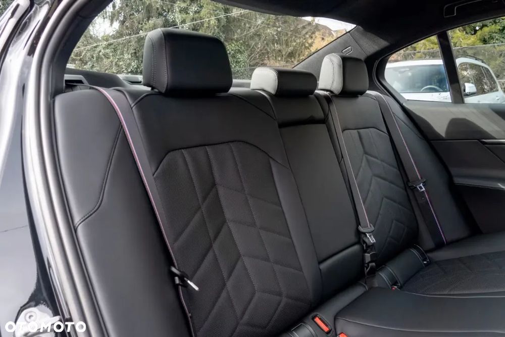BMW Seria 5 520i mHEV M Sport - 27