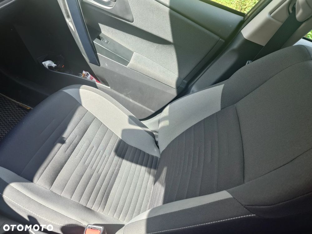 Toyota Auris - 13
