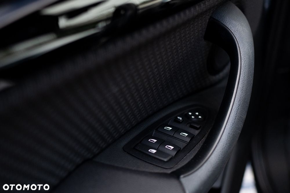 BMW X1 sDrive18i Advantage - 9