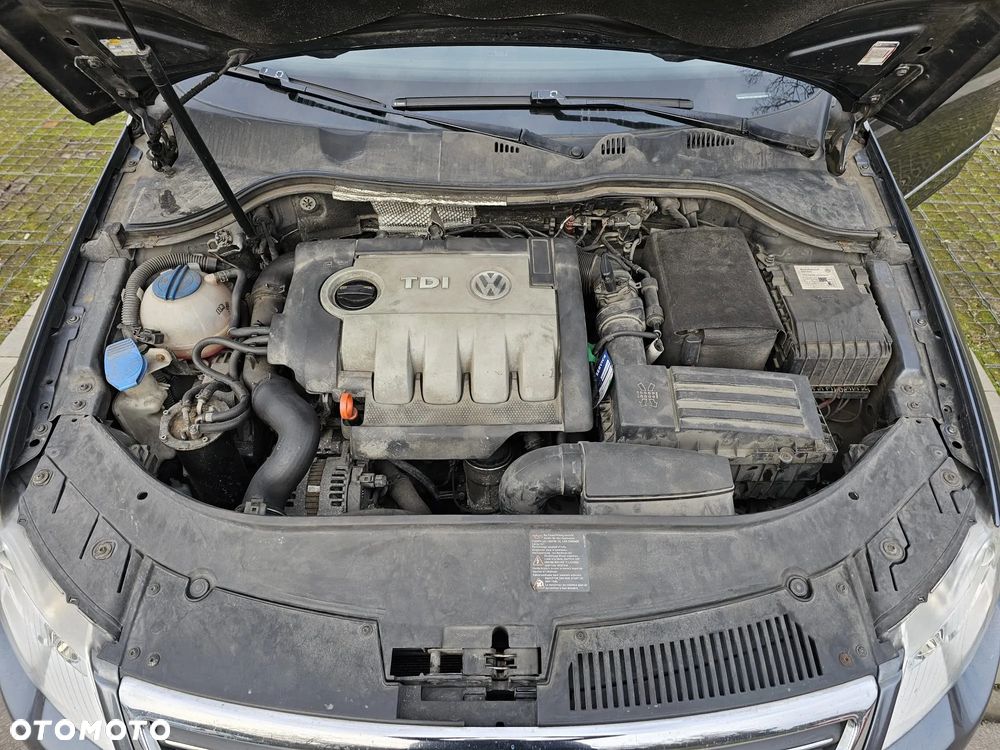 Volkswagen Passat 1.9 TDI DPF BlueMotion - 9