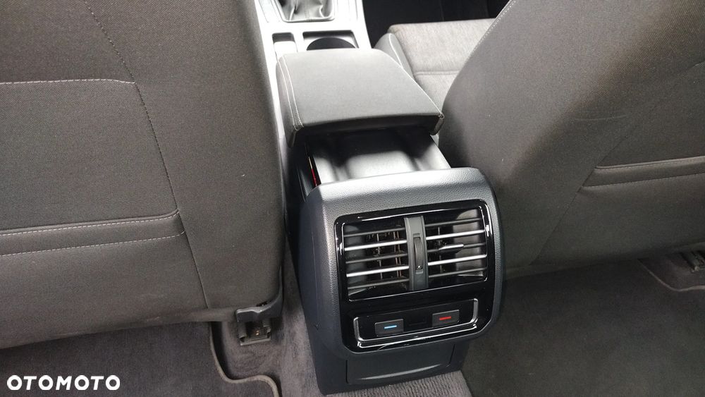 Volkswagen Passat - 11