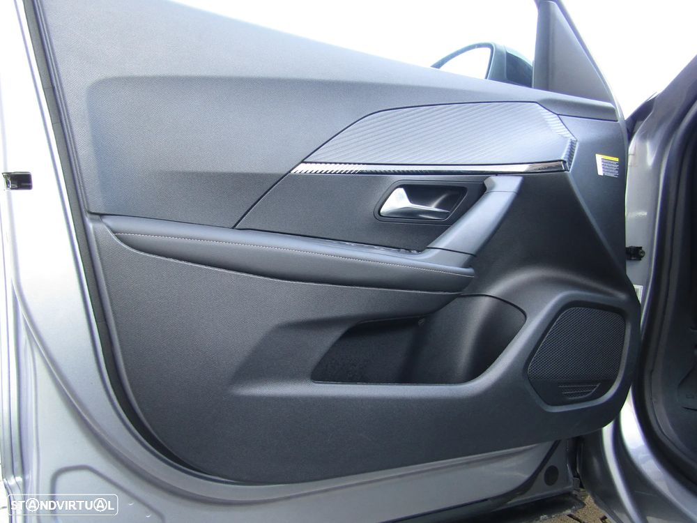 Peugeot 2008 1.5 BlueHDi Allure Pack EAT8 - 11