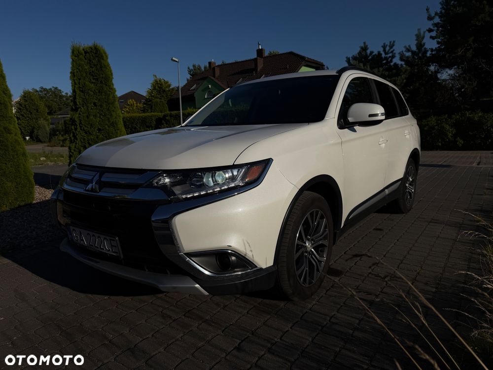 Mitsubishi Outlander - 1