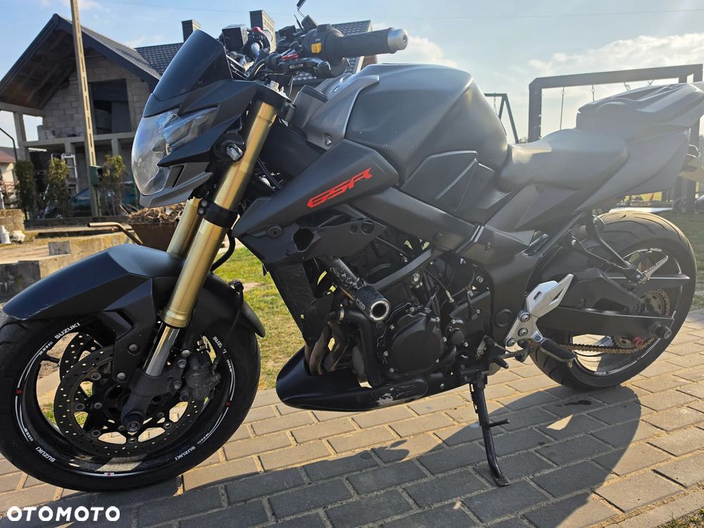 Suzuki GSR - 2