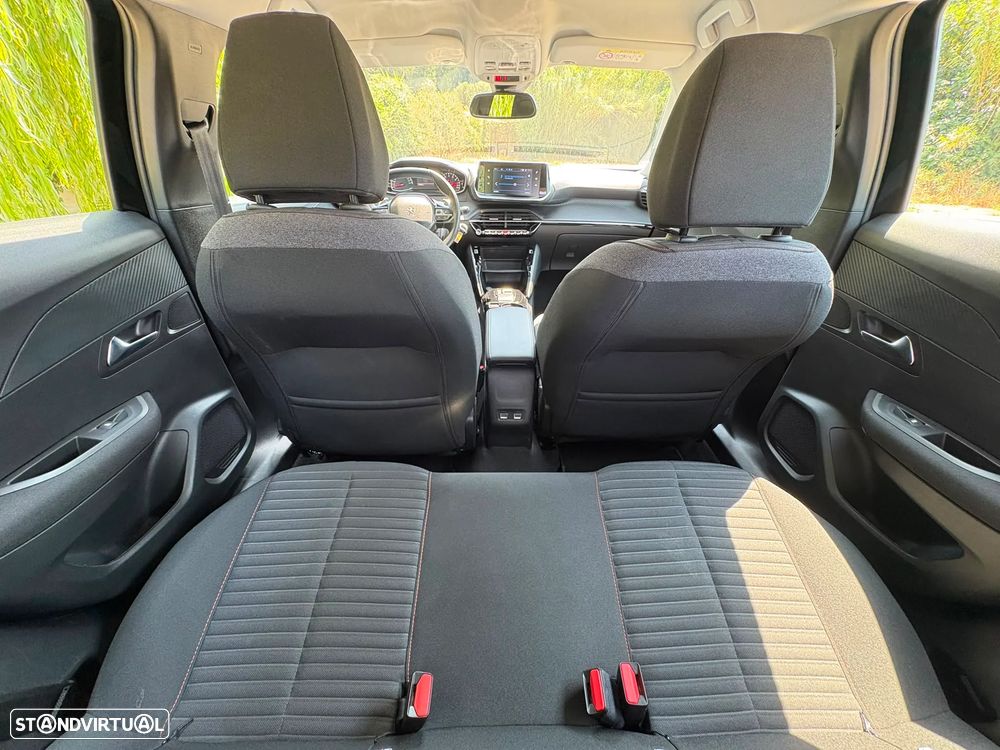 Peugeot 2008 1.2 PureTech Allure EAT8 - 37