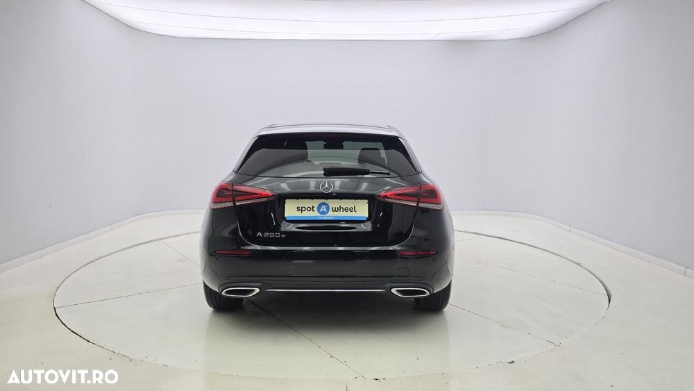 Mercedes-Benz A - 9