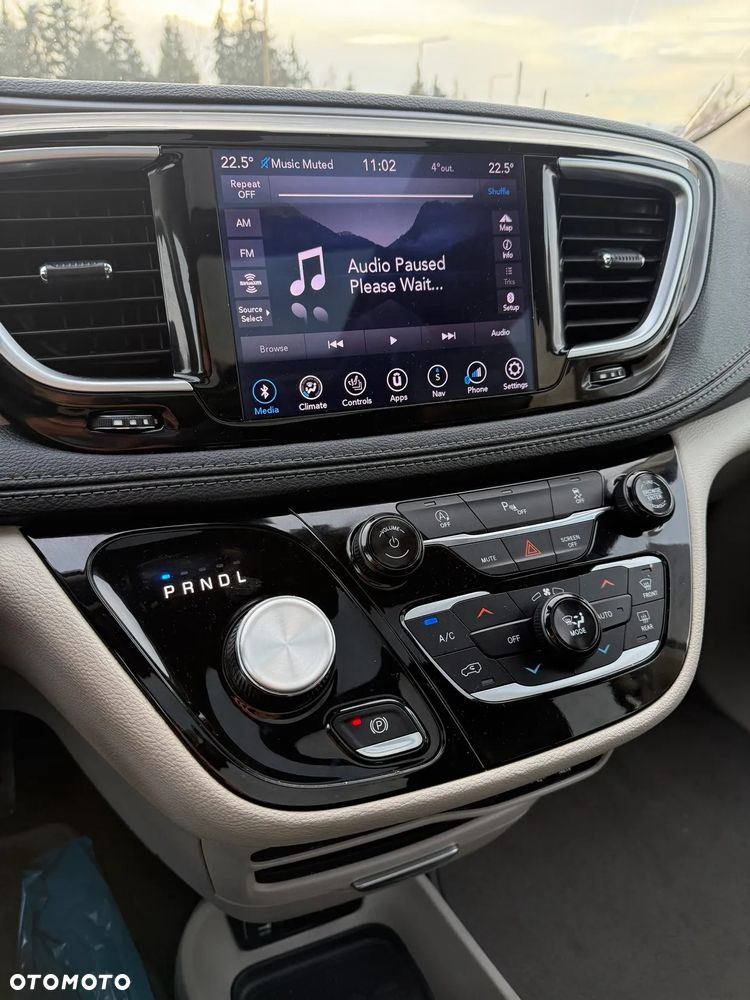 Chrysler Pacifica - 30