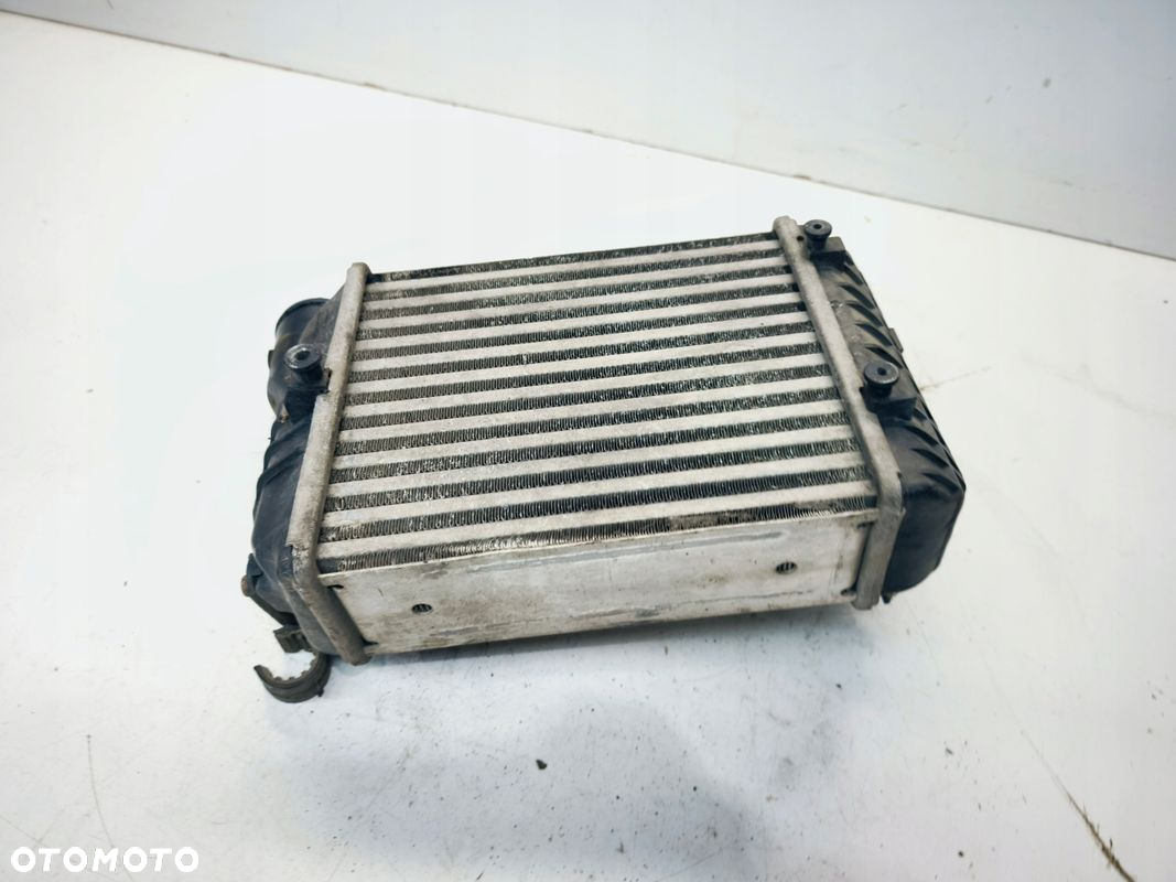 CHŁODNICA POWIETRZA INTERCOOLER LEWY AUDI A4 B6 1.8T TURBO 8E0145805L - 8