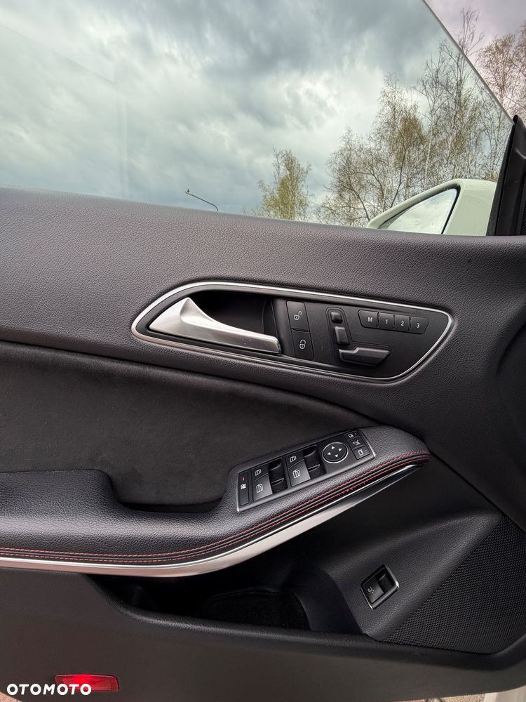 Mercedes-Benz CLA 200 7G-DCT AMG Line - 16