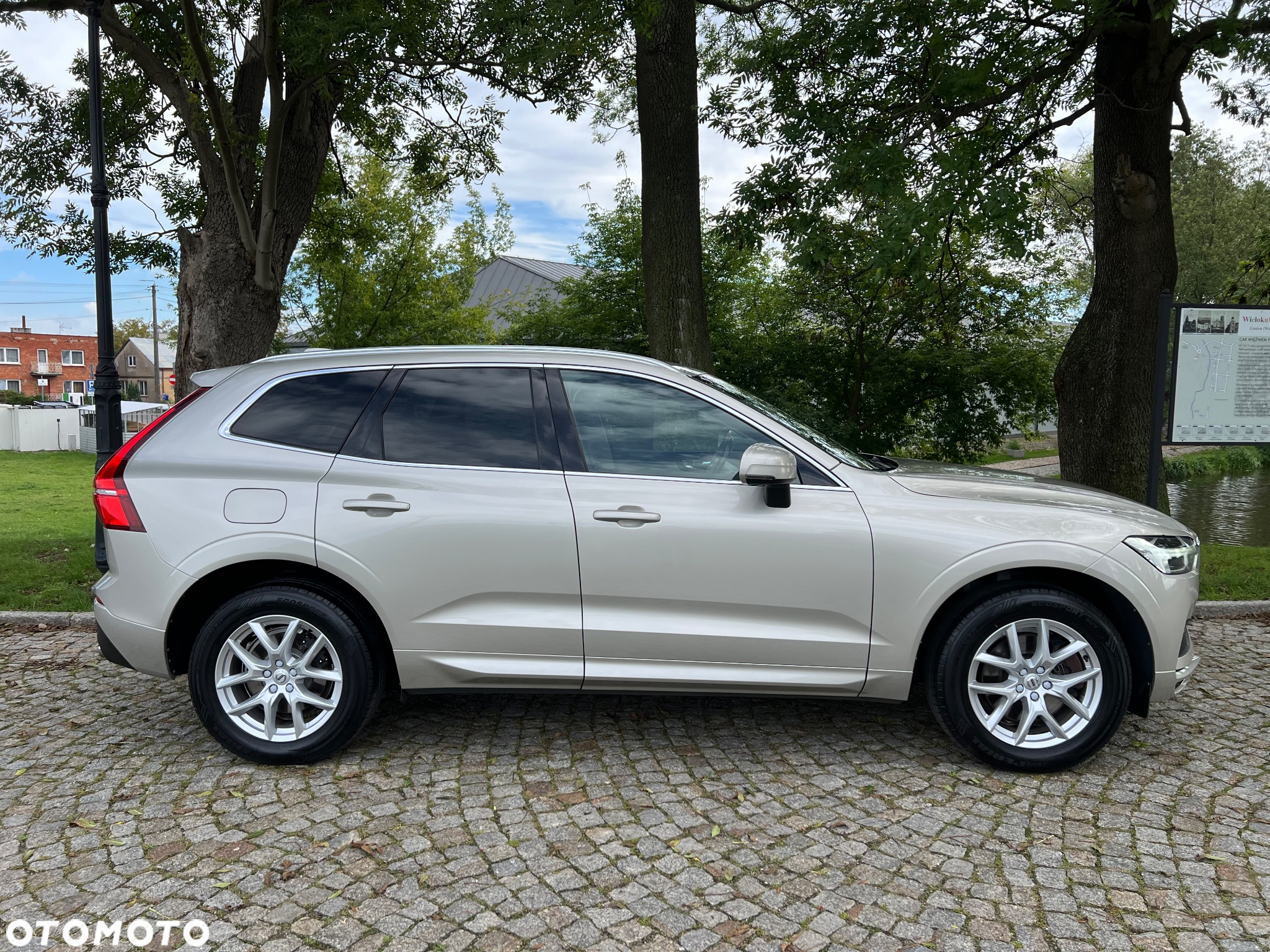 Volvo XC 60 D4 AWD Geartronic Momentum - 9