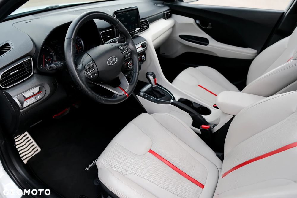 Hyundai Veloster - 21