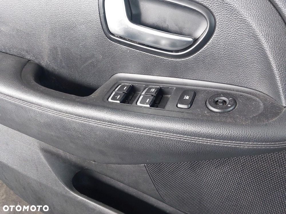 Kia Carens 1.7 CRDi 115 Dream Team Edition - 8