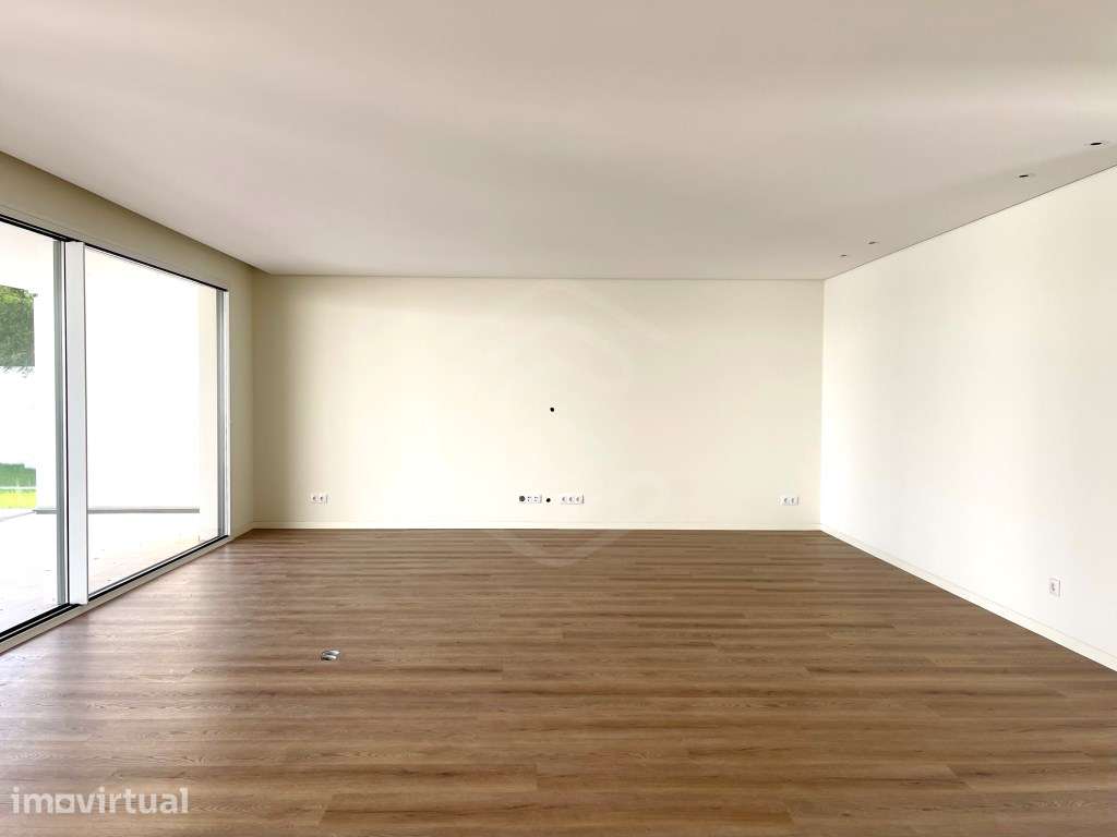 Moradia de luxo V4+2 de arquitectura contemporânea com piscina junt... - Grande imagem: 2/37