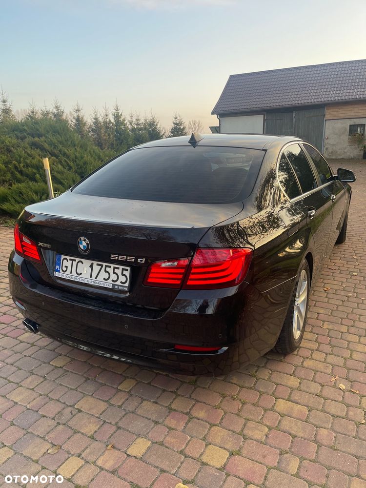 BMW Seria 5 525d xDrive Sport-Aut - 4