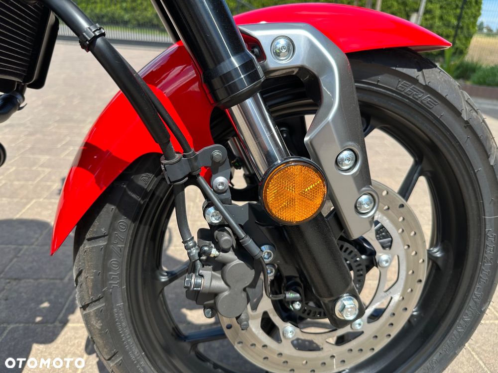Yamaha XSR - 6