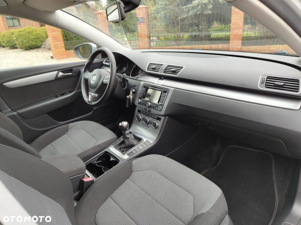 Volkswagen Passat - 10