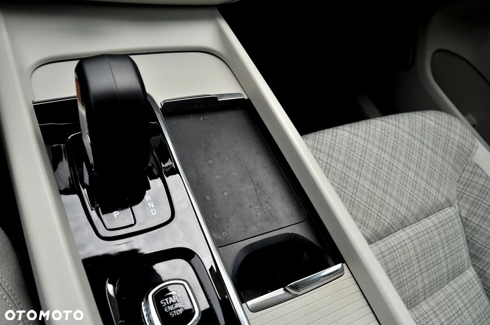Volvo XC 60 T6 Plug-In Hybrid AWD Core - 33