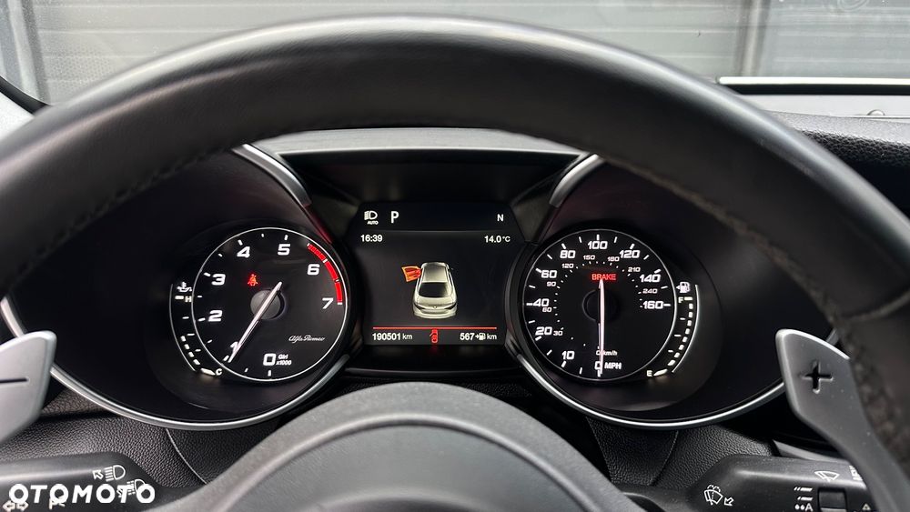 Alfa Romeo Giulia 2.0 Turbo 16V AT8-Q4 Ti - 26