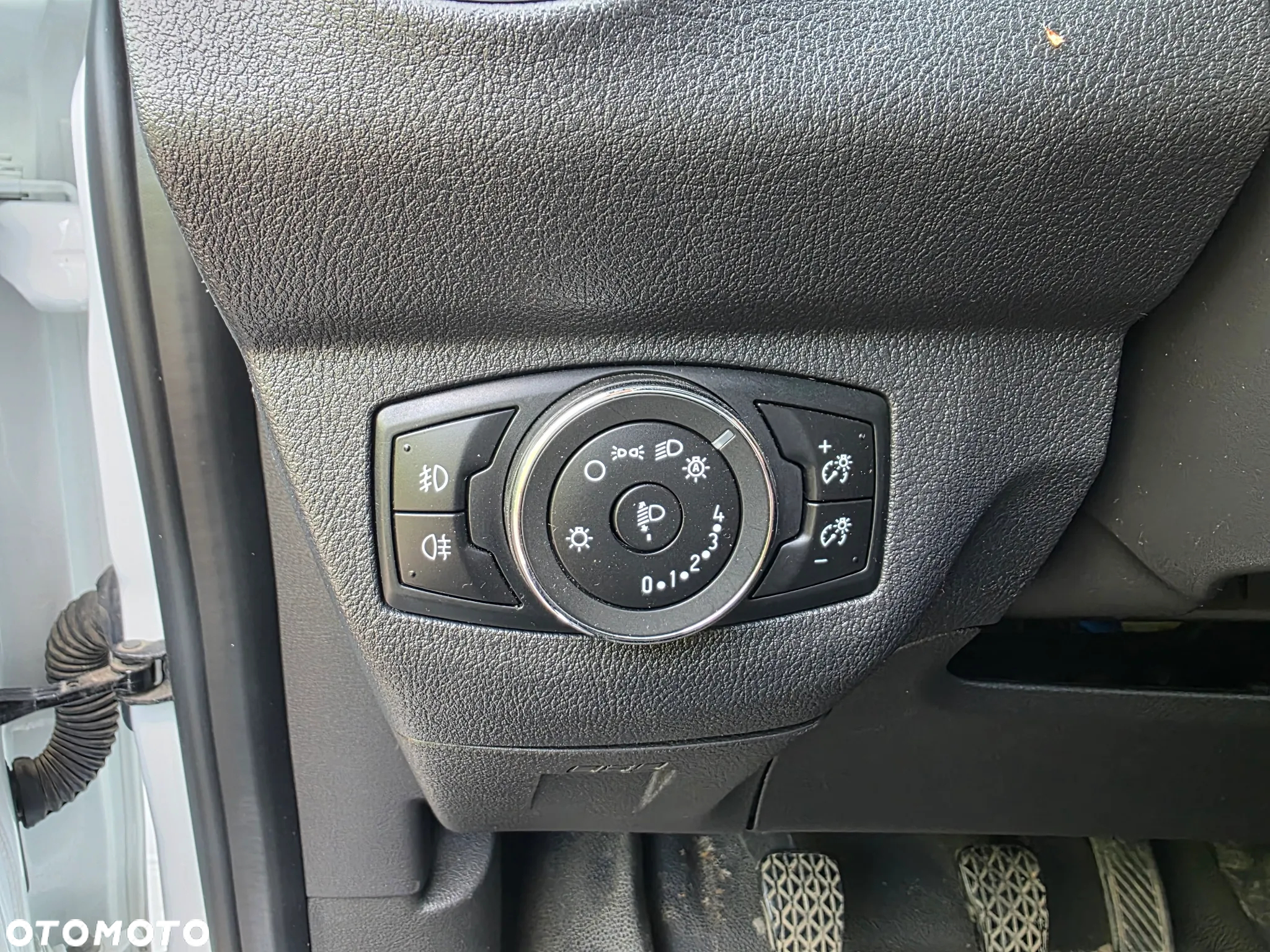 Ford Transit Courier - 18