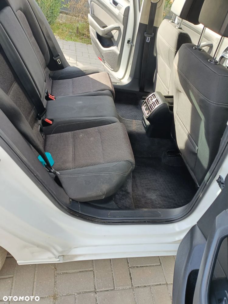 Volkswagen Passat Variant 2.0 TDI (BlueMotion Technology) Trendline - 14