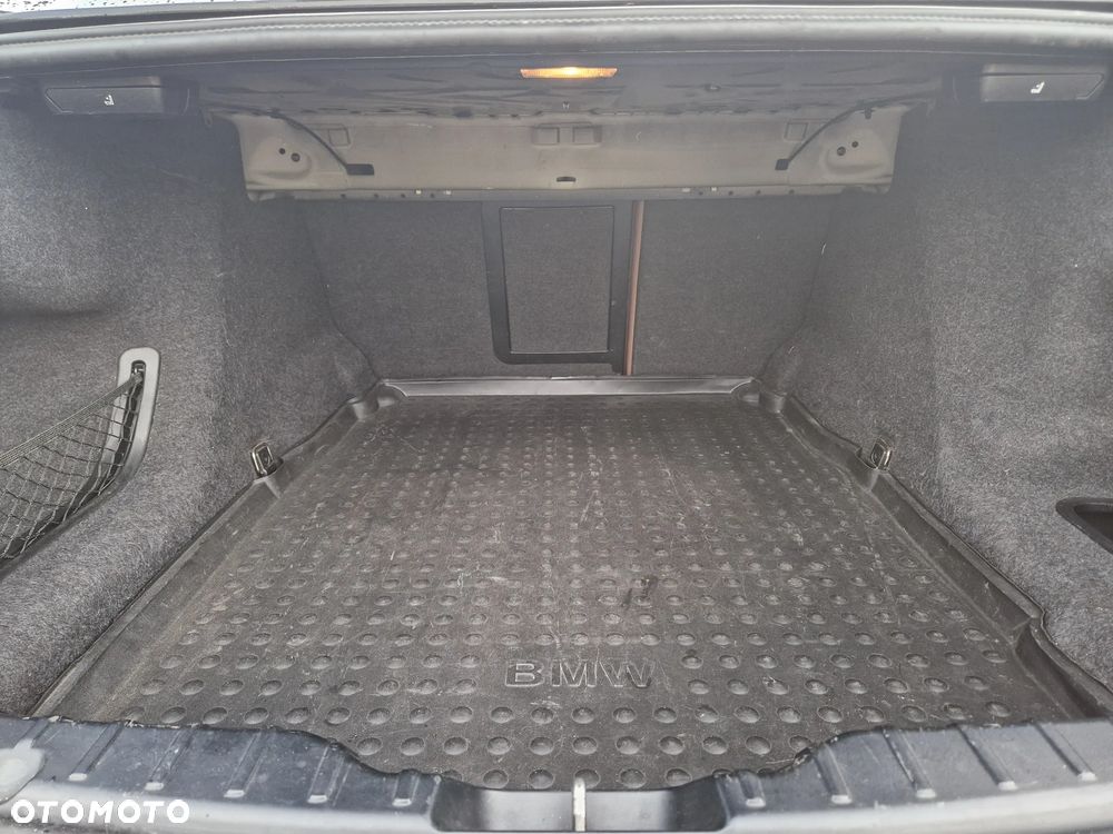 BMW Seria 5 525d xDrive - 28