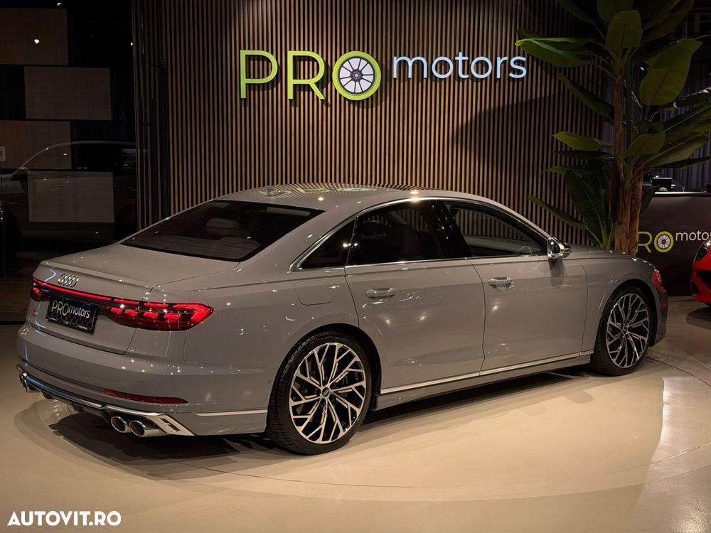 Audi S8 - 5