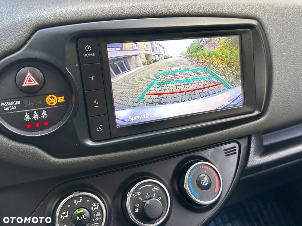 Toyota Yaris 1.5 Premium - 11
