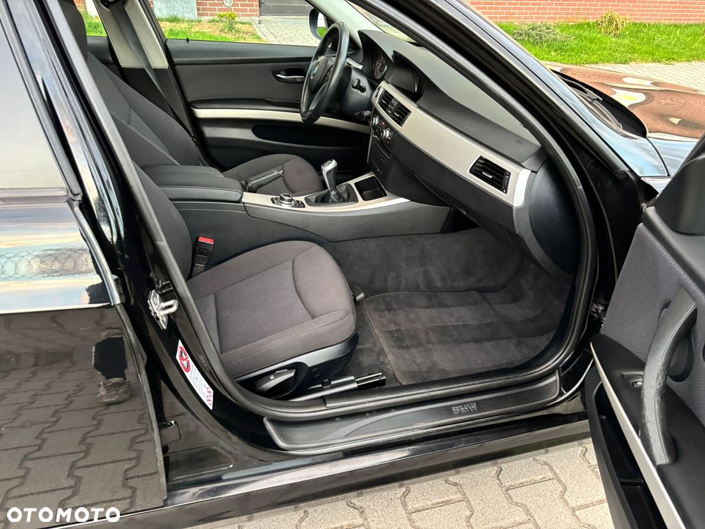 BMW Seria 3 318d - 11