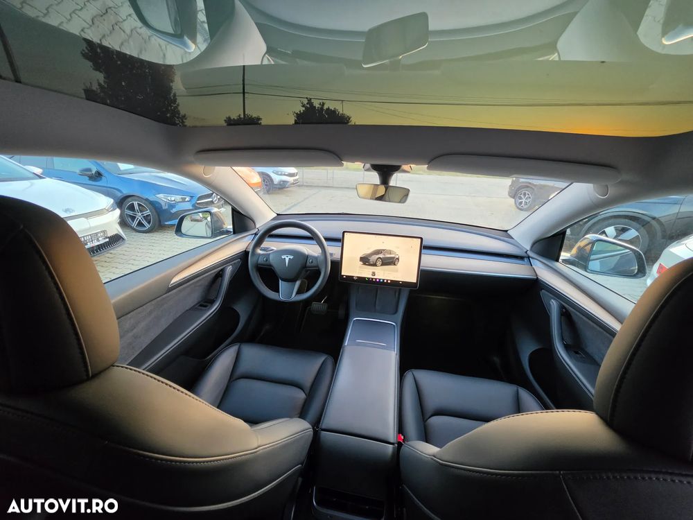 Tesla Model Y - 7
